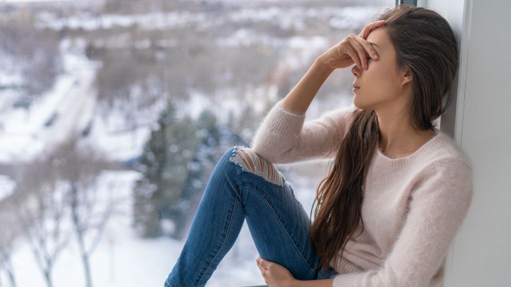 How to Manage Seasonal Depression&nbsp;Naturally